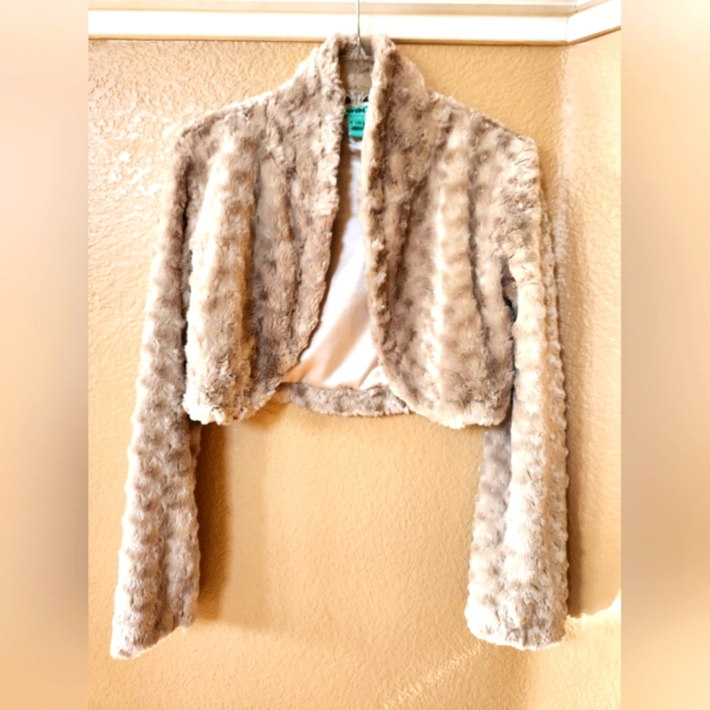 KENSIE Girl Fuzzy Copped Sweater Size L